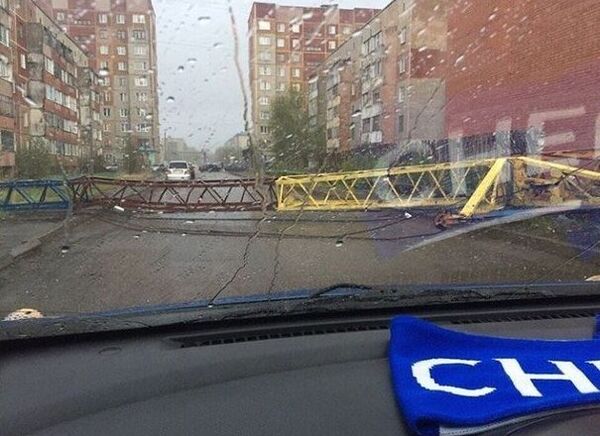 Башенный кран упал во время урагана в Петропавловске - Sputnik Казахстан