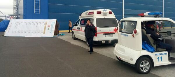 На посетителя выставки вооружения KADEX - 2018 в Астане упал стенд На посетителя выставки вооружения KADEX - 2018 в Астане упал стенд - Sputnik Казахстан