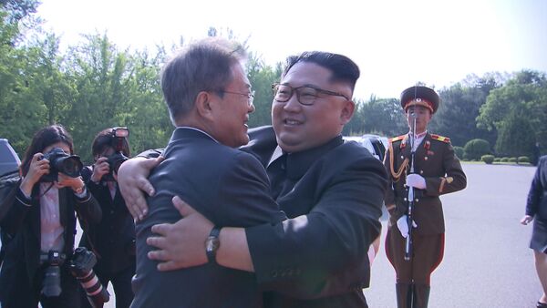Вторая встреча лидеров Корей в демилитаризованной зоне - Sputnik Казахстан