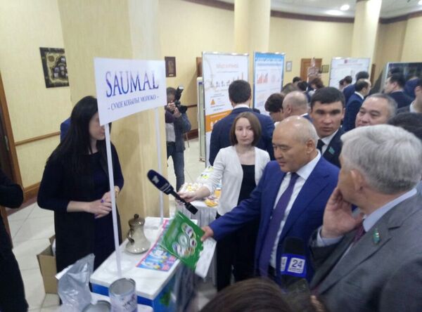 Ярмарка отечественной сельхозпродукции в мажилисе  - Sputnik Казахстан