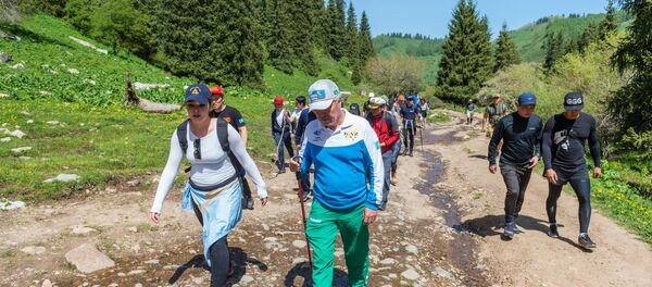 Арыстанбек Мухамедиулы прогулялся по горам Алматы - Sputnik Казахстан