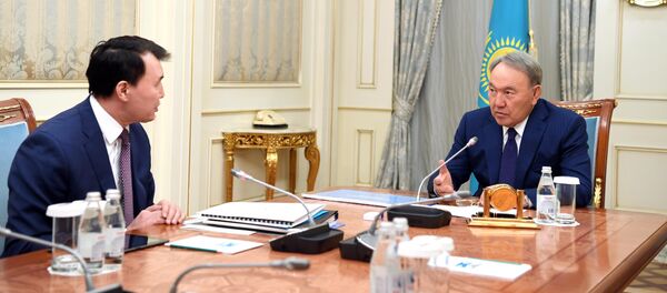 Мемлекет басшысы Нұрсұлтан Назарбаев Мемлекеттік қызмет істері және сыбайлас жемқорлыққа қарсы іс-қимыл агенттігінің төрағасы Алик Шпекбаевты қабылдады - Sputnik Қазақстан