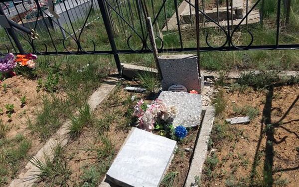 Вандалы разгромили кладбище в Костанайской области - Sputnik Казахстан