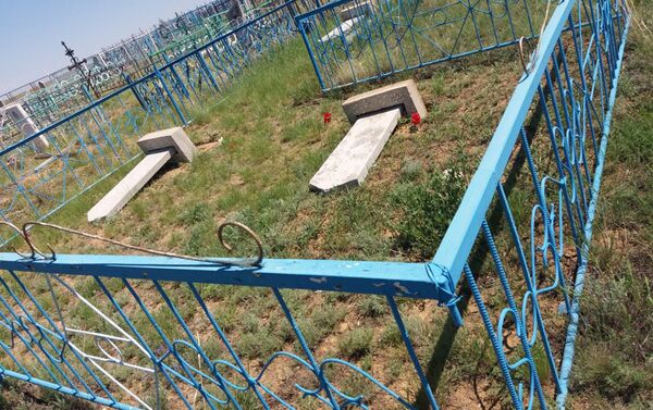 Вандалы разгромили кладбище в Костанайской области - Sputnik Казахстан