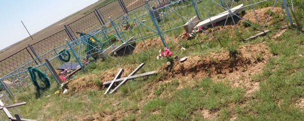 Вандалы разгромили кладбище в Костанайской области - Sputnik Казахстан