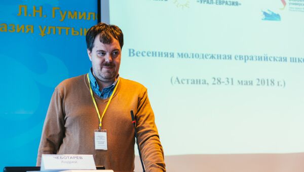 Политолог, директор центра актуальных исследований Альтернатива Андрей Чеботарев - Sputnik Казахстан