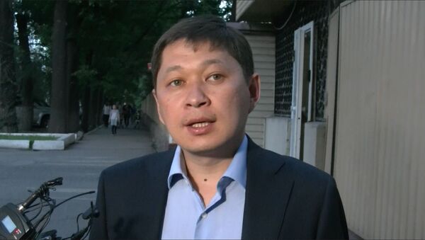 Обвиненный в коррупции Исаков вышел из ГКНБ и дал интервью. Видео - Sputnik Қазақстан