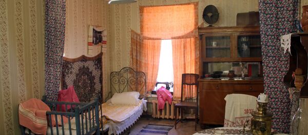 Интерьер комнаты коммунальной квартиры на выставке Коммунальный рай, или Близкие поневоле в Особняке Румянцева, Санкт-Петербург - Sputnik Казахстан