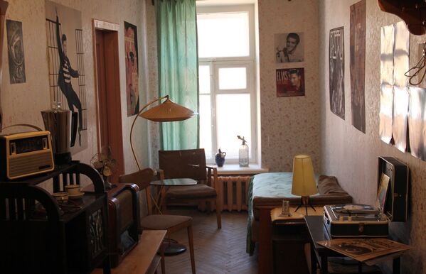 Интерьер комнаты коммунальной квартиры на выставке Коммунальный рай, или Близкие поневоле в Особняке Румянцева, Санкт-Петербург - Sputnik Казахстан