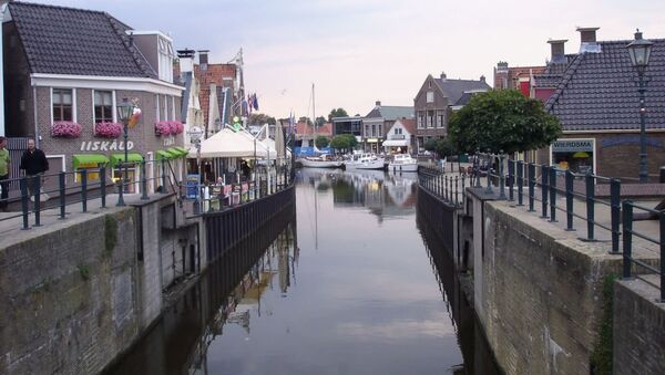 Вид на канал и одну из улиц в Нидерландах - Sputnik Қазақстан