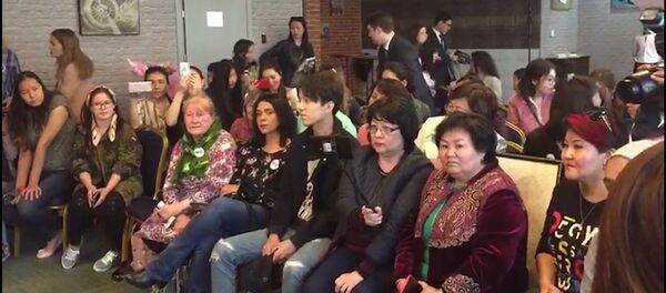 Фанаты из разных стран аплодировали, увидев Димаша в Казахстане Фанаты из разных стран аплодировали, увидев Димаша в Казахстане - Sputnik Казахстан