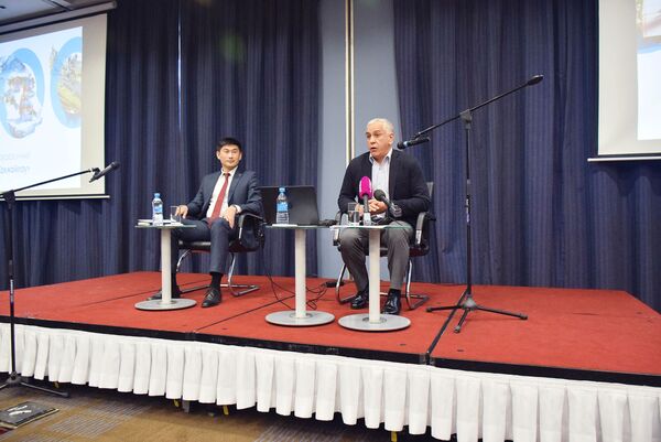 Ерлан Жайлаубай и Наиль Нуров во время обсуждения проекта концепции развития курорта Кок-Жайляу Ерлан Жайлаубай и Наиль Нуров во время обсуждения проекта концепции развития курорта Кок-Жайляу - Sputnik Казахстан