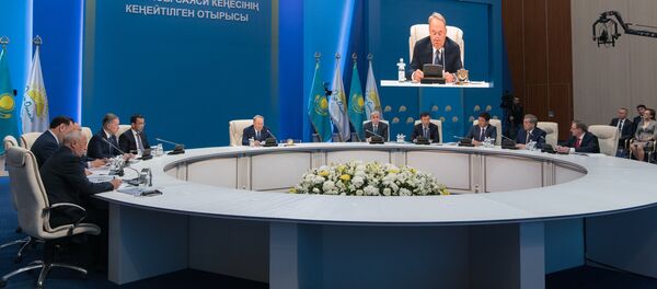 Нұрсұлтан Назарбаев Нұр Отан партиясының кеңейтілген отырысында Нұрсұлтан Назарбаев Нұр Отан партиясының кеңейтілген отырысында - Sputnik Қазақстан