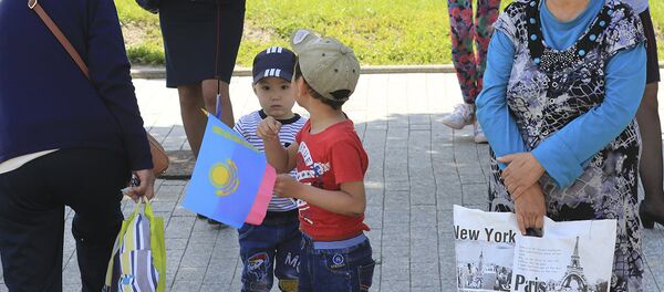 Дети во время массовых гуляний - Sputnik Казахстан