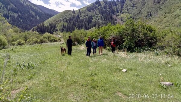 Спасатели нашли заблудившихся в горах девушек - Sputnik Казахстан