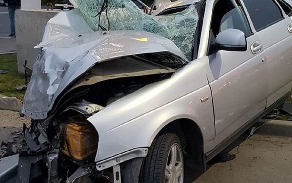 Автомобиль врезался в столб - Sputnik Казахстан