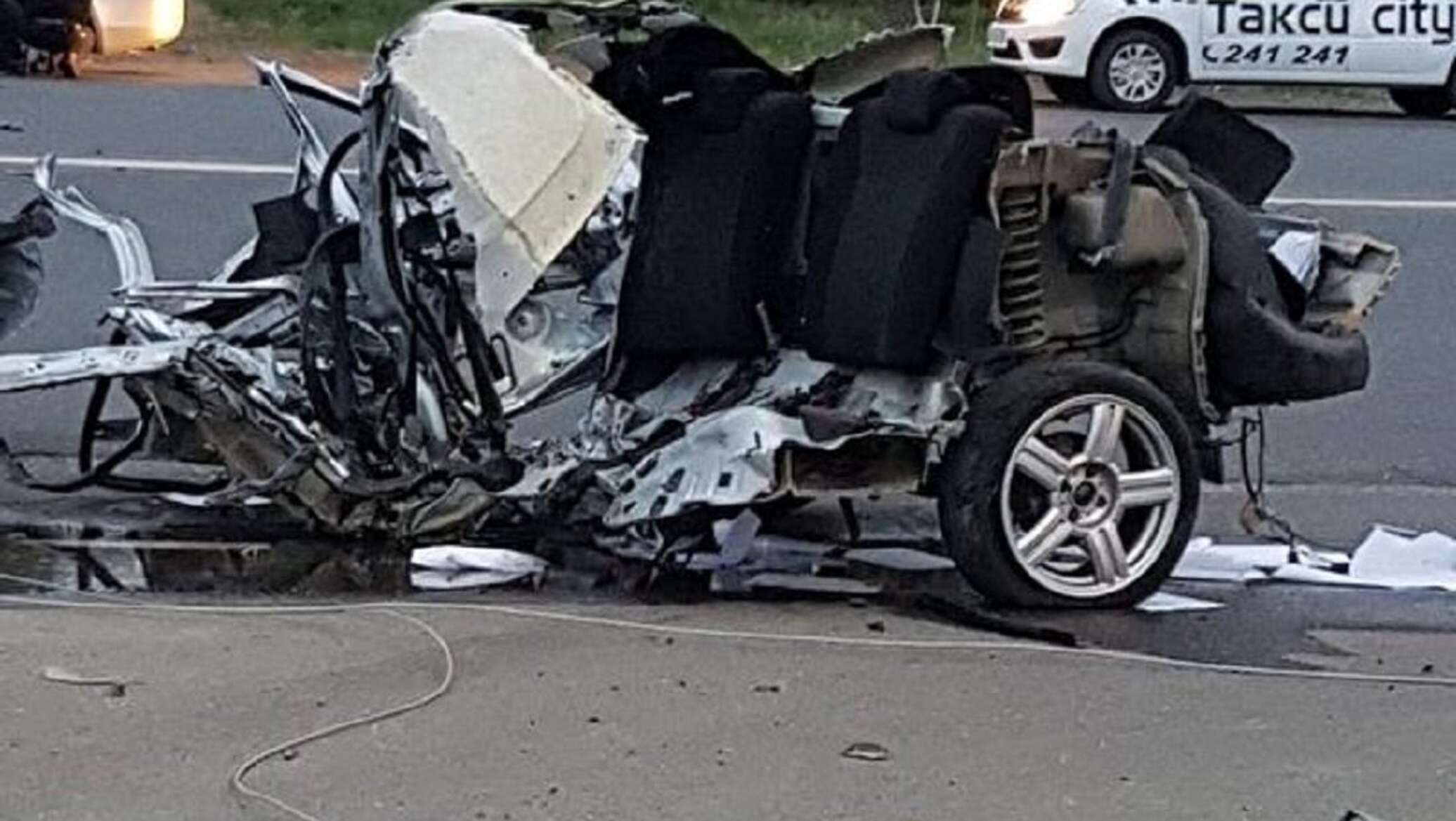 Автомобиль разорвало на части в страшной аварии в Уральске - 03.06.2018,  Sputnik Казахстан