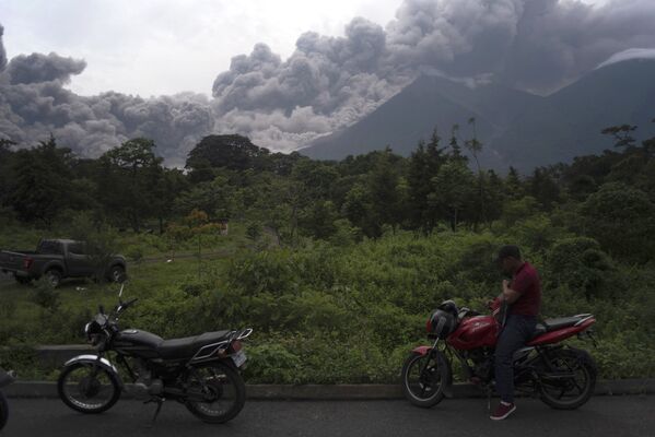 Извержение вулкана в Гватемале - Sputnik Казахстан