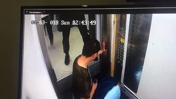 Семья с ребенком застряла в лифте в Астане - Sputnik Казахстан