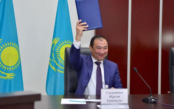 Градоначальник подчеркнул: на сессии подписан  исторический документ, который является началом большой работы по  приданию Шымкенту статуса города республиканского значения - Sputnik Казахстан