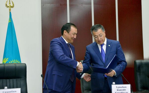 В ходе внеочередной сессии гормаслихата  подписано решение акимата и маслихата об инициировании  присвоения Шымкенту статуса города республиканского значения - Sputnik Казахстан