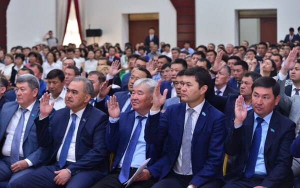 В ходе внеочередной сессии гормаслихата подписано решение акимата и маслихата об инициировании присвоения Шымкенту статуса города республиканского значения - Sputnik Казахстан