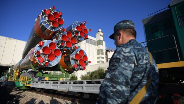 Вывоз ракеты-носителя Союз-ФГ на стартовую площадку космодрома Байконур - Sputnik Казахстан
