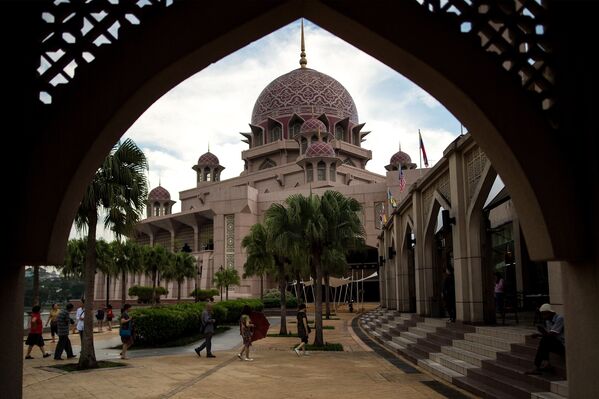 Главная мечеть Путраджая в Малайзии - Sputnik Казахстан