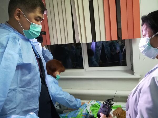 Глава ведомства лично ознокомился с состоянием больных менингитом - Sputnik Казахстан