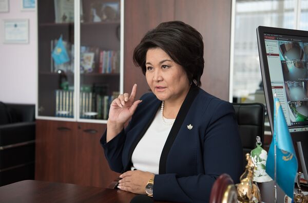 Директор №77  школы-гимназии Астаны Гулжамал Байменова - Sputnik Казахстан