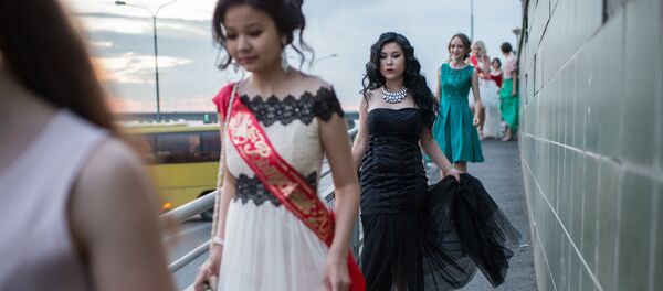 Выпускницы, архивное фото Выпускницы, архивное фото - Sputnik Казахстан