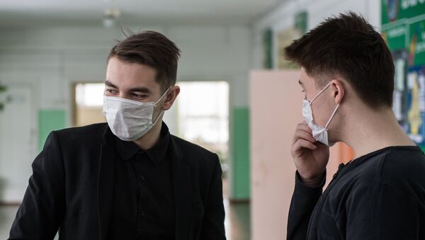 Школьники в медицинских масках, архивное фото - Sputnik Казахстан