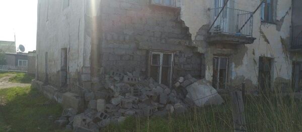 Петропавлда екі қабатты үйдің қабырғасы құлады Петропавлда екі қабатты үйдің қабырғасы құлады - Sputnik Қазақстан