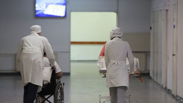 Госпитализация пациента, архивное фото - Sputnik Казахстан