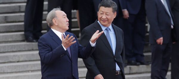 Қазақстан президенті Нұрсұлтан Назарбаев пен ҚХР төрағасы Си Цзиньпин Қазақстан президенті Нұрсұлтан Назарбаев пен ҚХР төрағасы Си Цзиньпин - Sputnik Қазақстан