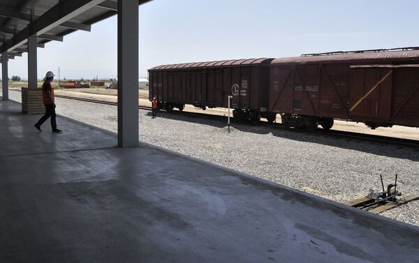 Прием контейнерных грузов по железнодорожным путям - Sputnik Казахстан