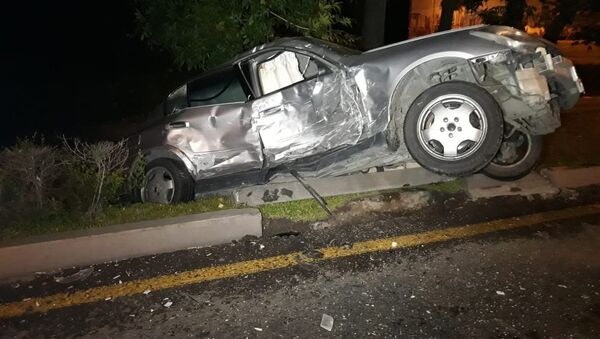Легковой автомобиль влетел в арык от столкновения с Mercedes - Sputnik Казахстан