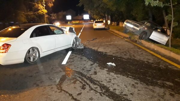 Водитель и пассажир Infiniti попали в больницу после столкновения с Mercedes Водитель и пассажир Infiniti попали в больницу после столкновения с Mercedes - Sputnik Казахстан