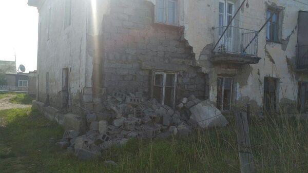 Стена дома обрушилась в Петропавловске Стена дома обрушилась в Петропавловске - Sputnik Казахстан