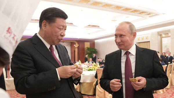 Президент РФ Владимир Путин и председатель КНР Си Цзиньпин на торжественном приеме в Тяньцзине - Sputnik Казахстан