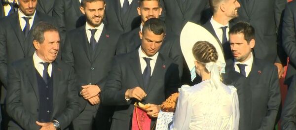 Криштиану Роналду попробовал каравай под Подмосковные вечера - Sputnik Казахстан