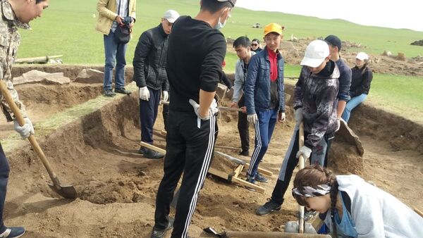 Древнее захоронение знатной женщины бронзовой эпохи нашли исследователи в Акмолинской области - Sputnik Казахстан