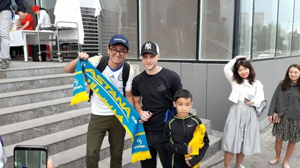 Астанчане смотрели матч Россия - Саудовская Аравия перед КазМедиа - Sputnik Казахстан