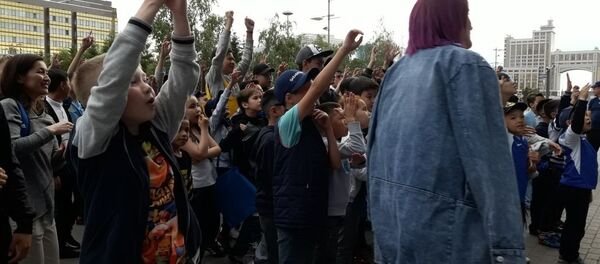 Астанчане смотрели матч Россия - Саудовская Аравия перед КазМедиа Астанчане смотрели матч Россия - Саудовская Аравия перед КазМедиа - Sputnik Казахстан