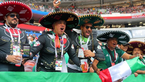 Болельщики перед матчем ЧМ-2018 по футболу между сборными Германии и Мексики - Sputnik Казахстан