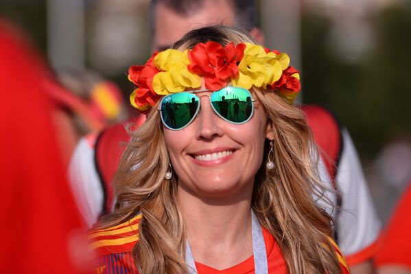 Болельщица сборной Испании перед матчем группового этапа чемпионата мира по футболу между сборными Португалии и Испании. - Sputnik Казахстан