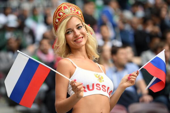 Болельщица сборной России перед матчем группового этапа чемпионата мира по футболу между сборными России и Саудовской Аравии - Sputnik Казахстан