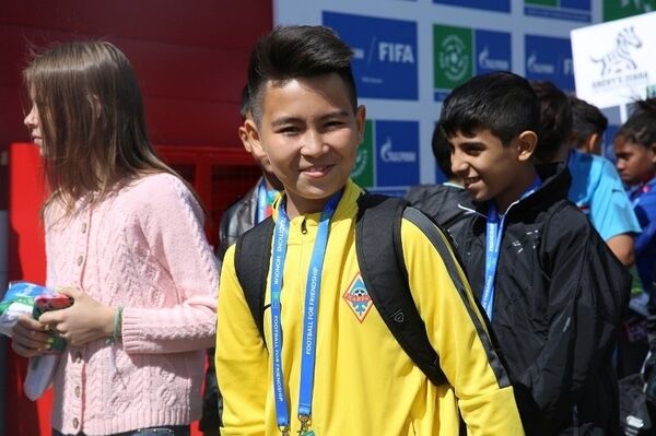 Двенадцатилетний футболист из Алматы Алан Адахаев вынес флаг Казахстана на ЧМ-2018 - Sputnik Казахстан