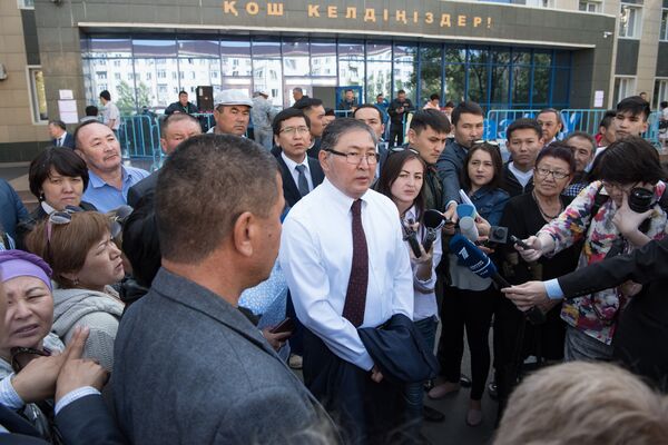 Ерлан Сагадиев отвечает на вопросы представителей СМИ  - Sputnik Казахстан