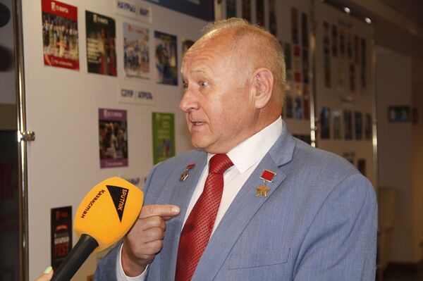 Советские космонавты – герои Казахстана и России – прибыли в Астану, чтобы спустя годы вновь побывать у побережья озера Алаколь - Sputnik Казахстан